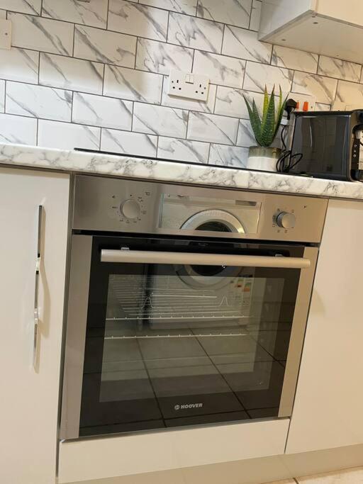 Modern 1 Bed Apartment In The City Centre Of Derby Exteriér fotografie